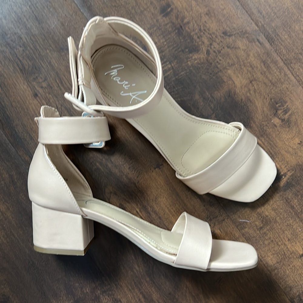 Mari A dress shoe, 1.5” heel, size 6.5 - Picture 2 of 4